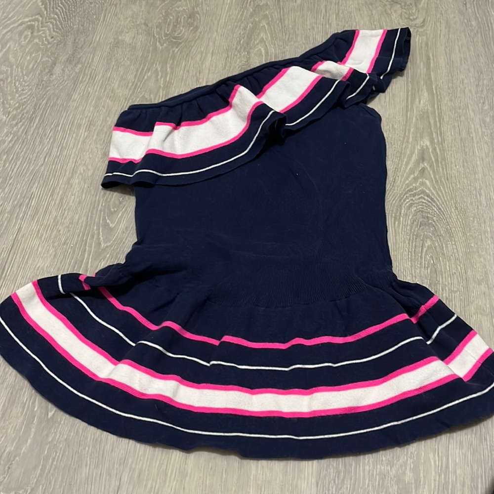 One shoulder top